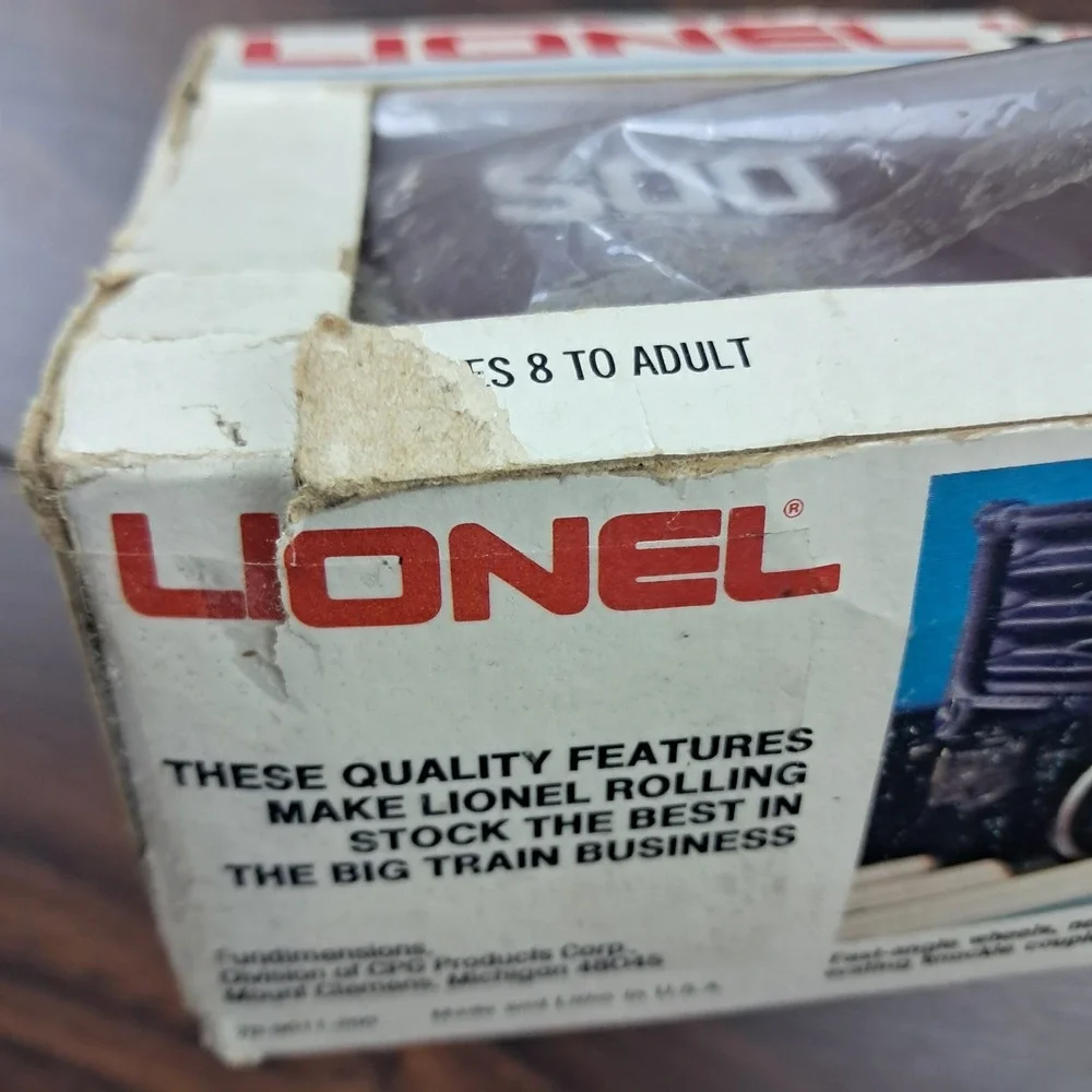 LIONEL 6-9217 SOO LINE OPERATING BOXCAR, 1982-1984 New, But DAMAGED BOX